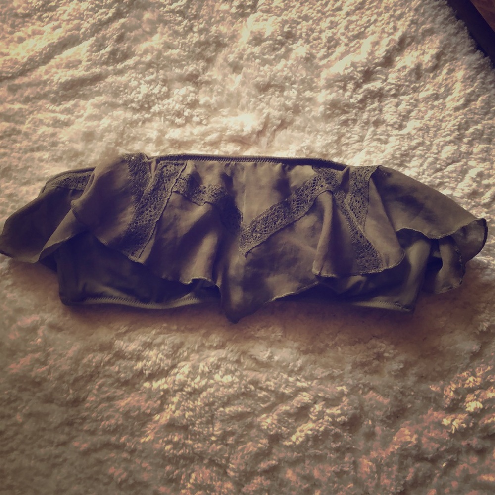 Pink Victoria’s Secret bikini top